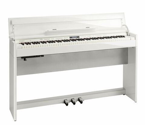 Das Roland DP603 hebt sich grundlegend von anderen Digital Pianos ab. Sein schlankes und stylisches Gehäuse ist Understatement pur und verzichtet bewusst auf unnötige Kurven und Verzierungen. 