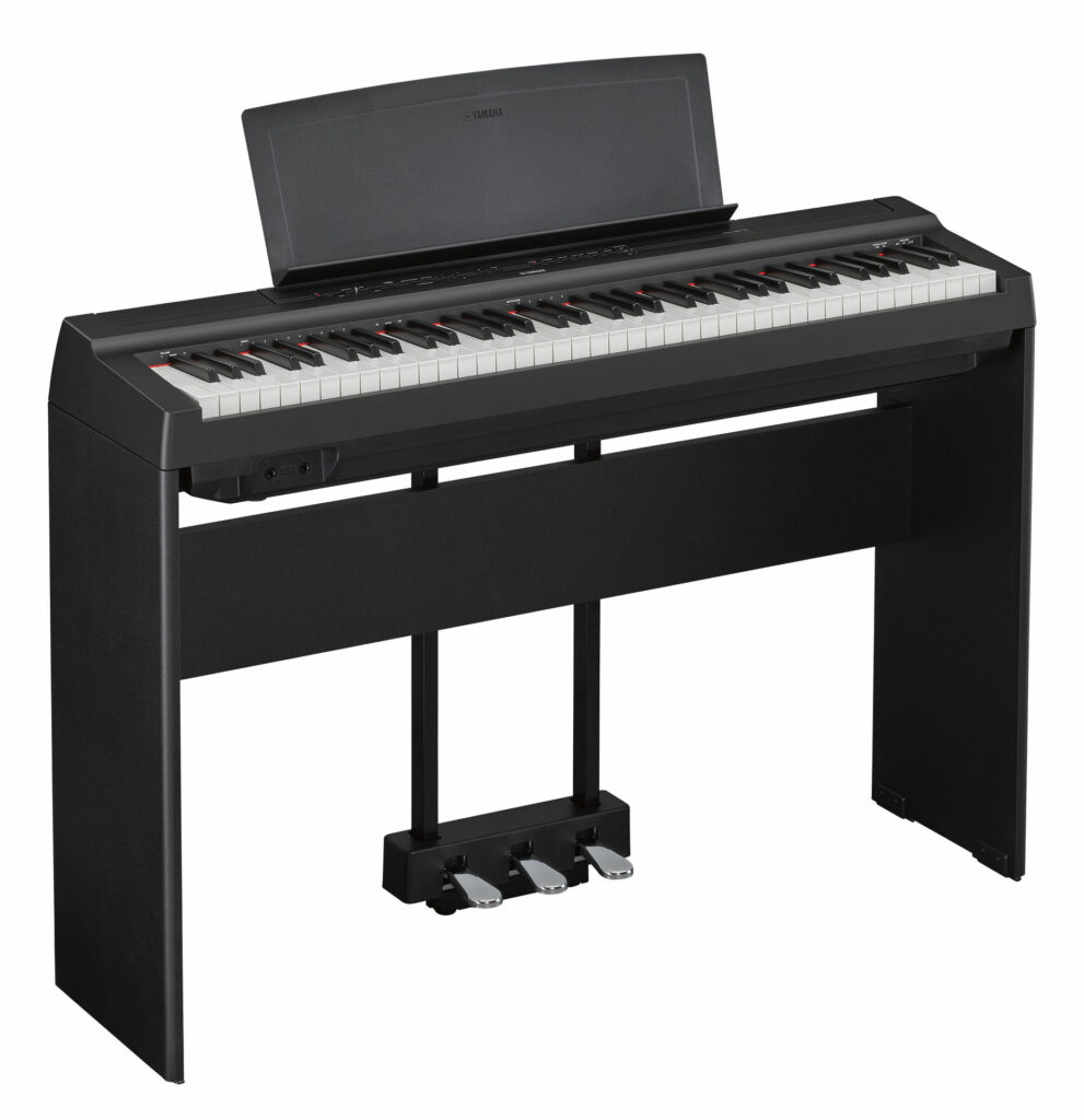 Yamaha P-121 B