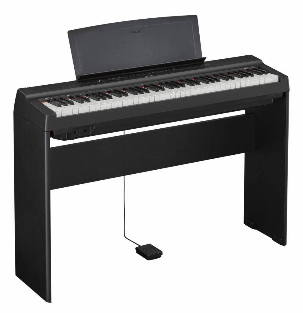 Yamaha P-121 B