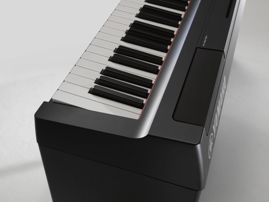 Yamaha P-125 B